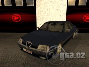 Alfa Romeo 164 má realistický handling,avšak méně propracovaný interiér.